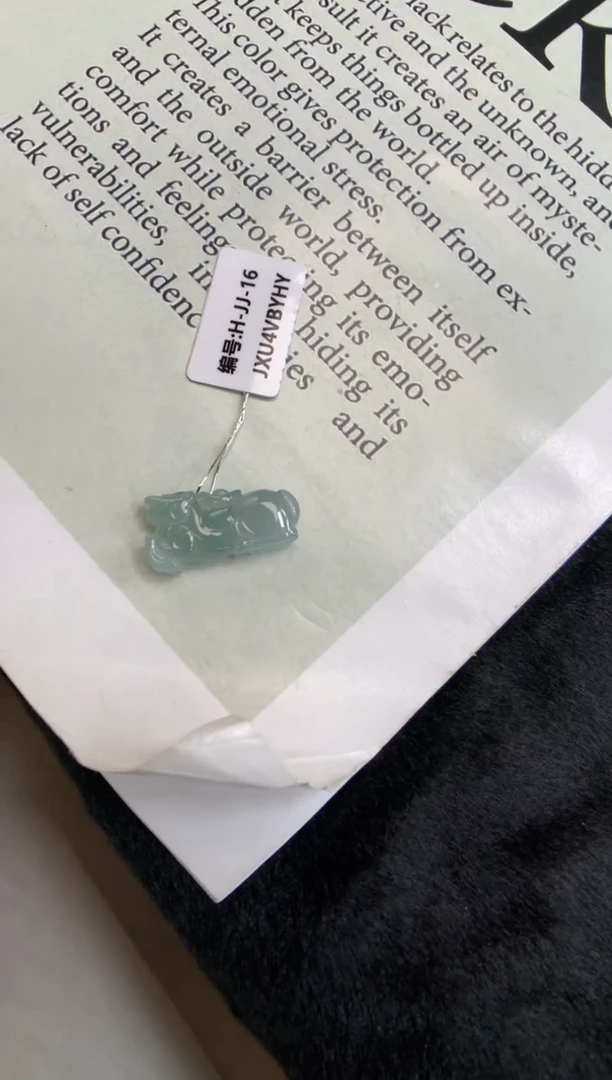 翡翠未镶嵌颈饰马马