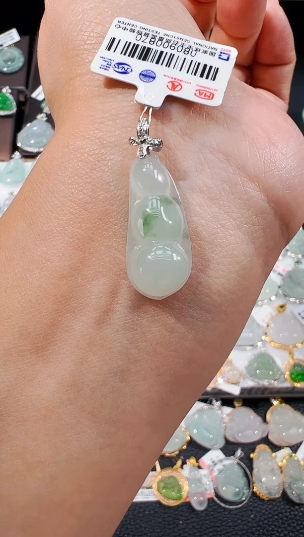 吊坠(不含链)18K金镶嵌翡翠福豆吊坠