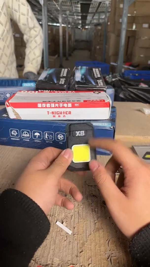 X8强光手电筒打火机1111111