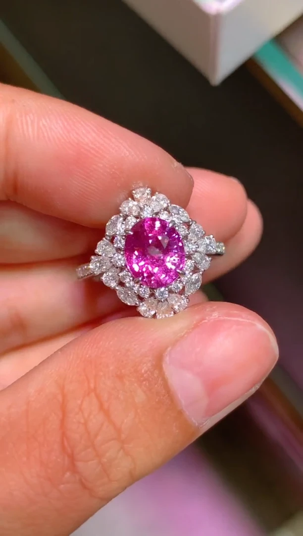戒指彩色蓝宝石18K金镶嵌2.1CT