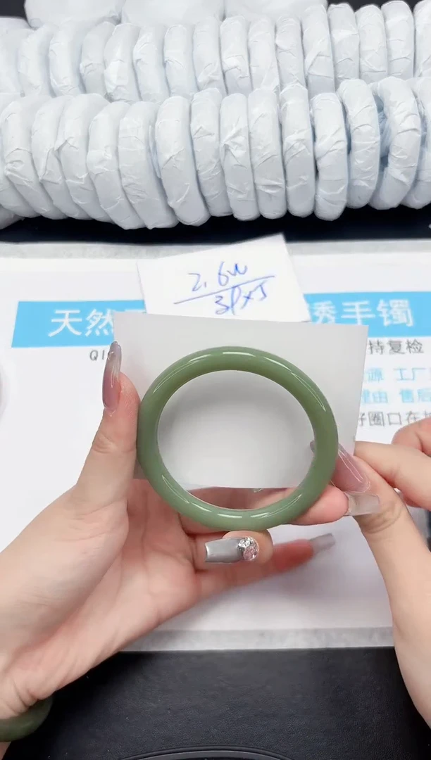 【闪购商品】石英质玉手镯未镶嵌212-56.8