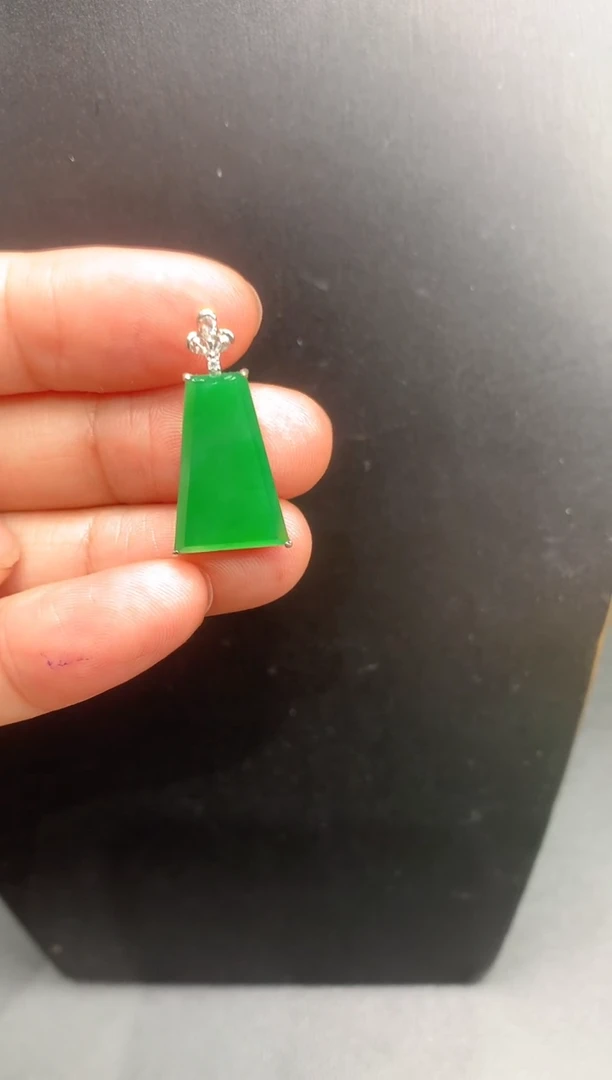 【闪购商品】翡翠颈饰18K金镶嵌无事牌