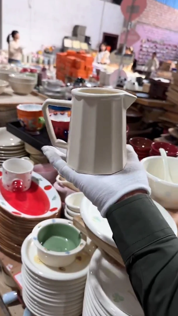 陶瓷斯巴达奶壶 微瑕凑满20元包邮