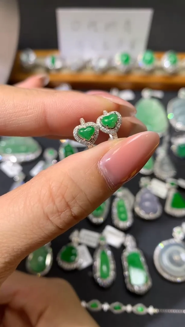 翡翠18K金镶嵌吊坠(不含链)耳包