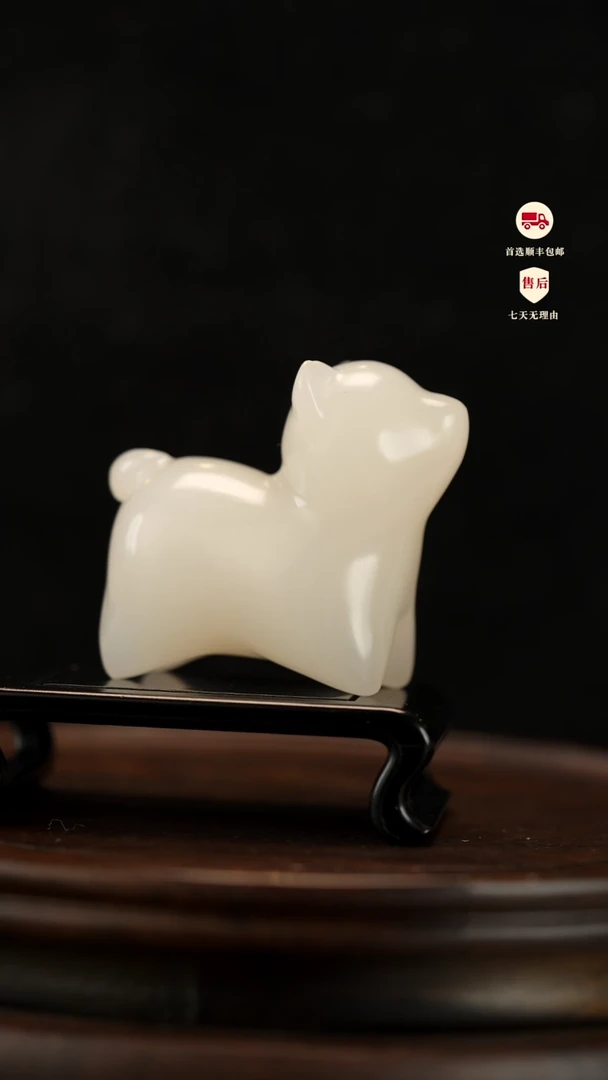 云南石荔枝白雕刻：旺旺小狗摆件