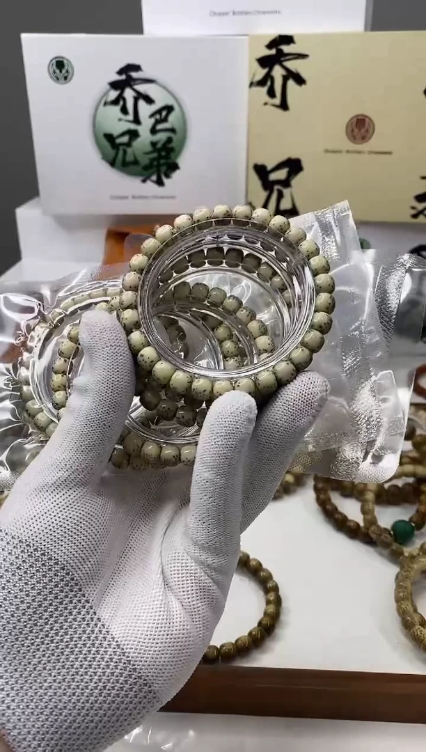 手串星月菩提109-骨瓷白河豚8*7mm
