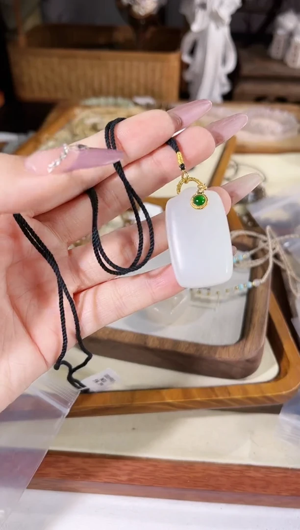 项链18K金镶嵌和田玉多样性发货其一孤品默认微瑕