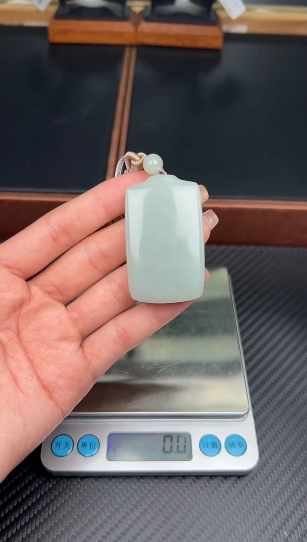 吊坠(赠链)未镶嵌和田玉且末微色差近矿吊坠S