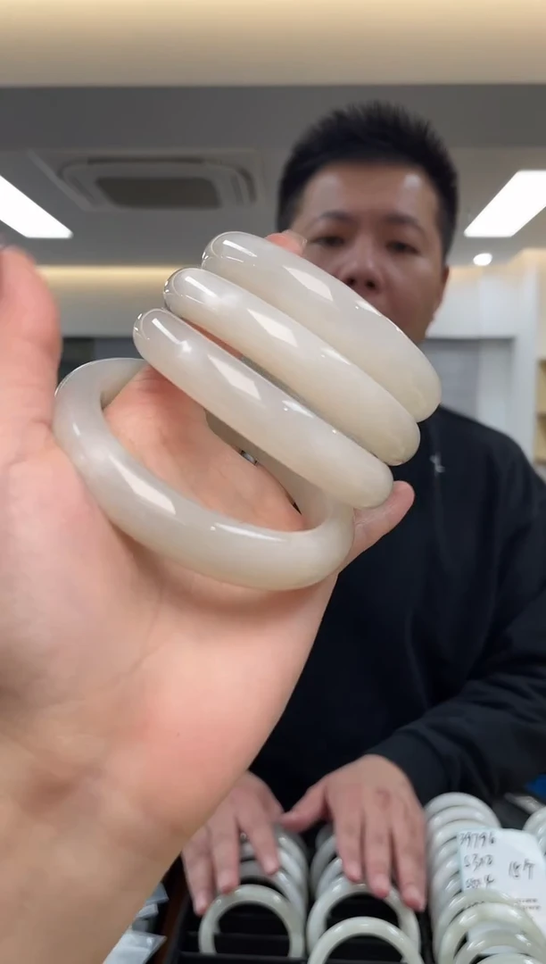 未镶嵌手镯和田玉（多样性发一件）*备注圈口52-60