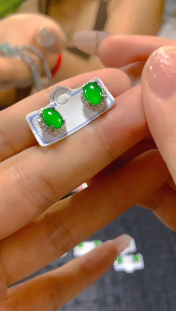 翡翠未镶嵌耳饰多样性发一