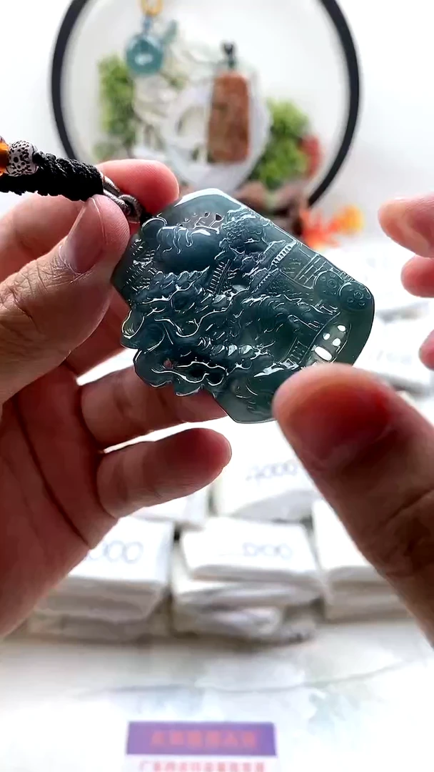 颈饰未镶嵌翡翠山水牌