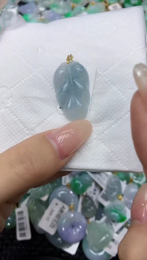 翡翠18K金镶嵌颈饰111111111111