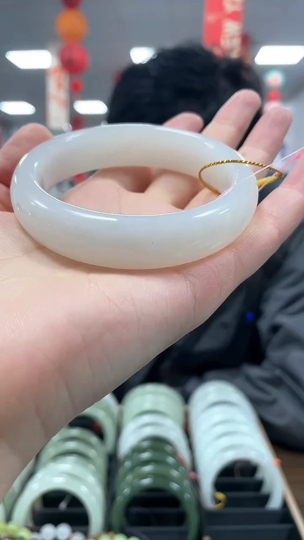 【闪购商品】和田玉手镯未镶嵌圈口备注 且末暖色手镯一条（福利）