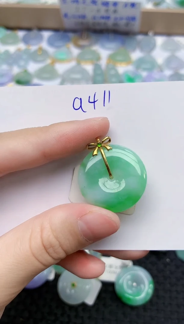 翡翠18K金镶嵌颈饰天然翡翠A货