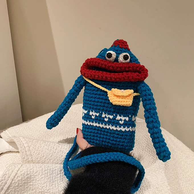 降价福利成品钩织女士单肩包丑萌香肠大嘴斜挎包2025新款女包