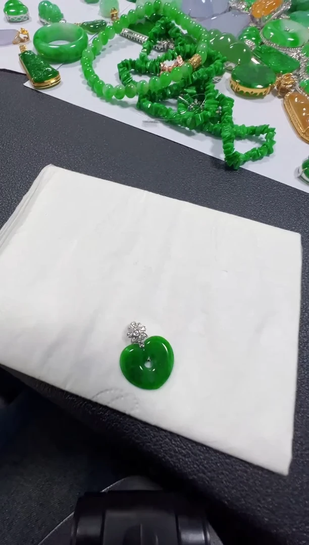 吊坠(不含链)18K金镶嵌翡翠1680