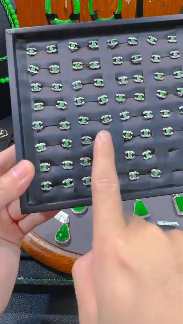 翡翠未镶嵌耳饰天然A货翡翠+多样性发其一