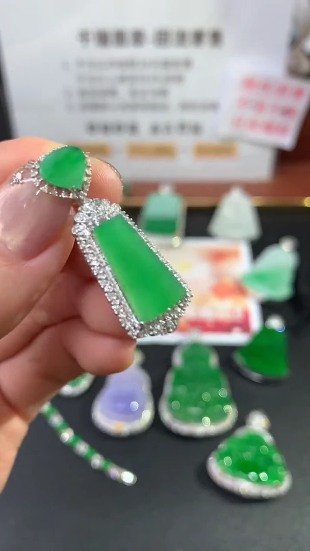 【闪购商品】翡翠吊坠(不含链)18K金镶嵌无事牌不退不换|9800+0