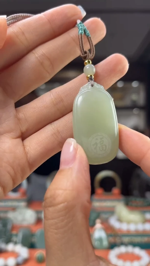 和田玉未镶嵌颈饰佩佩