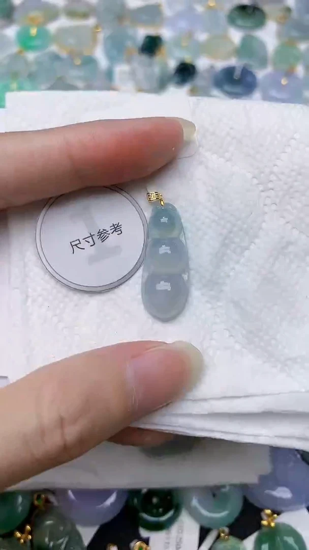 颈饰18K金镶嵌翡翠天然A货翡翠