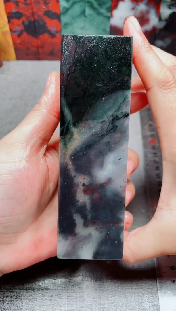 玉桂林鸡血玉石素章墨绿