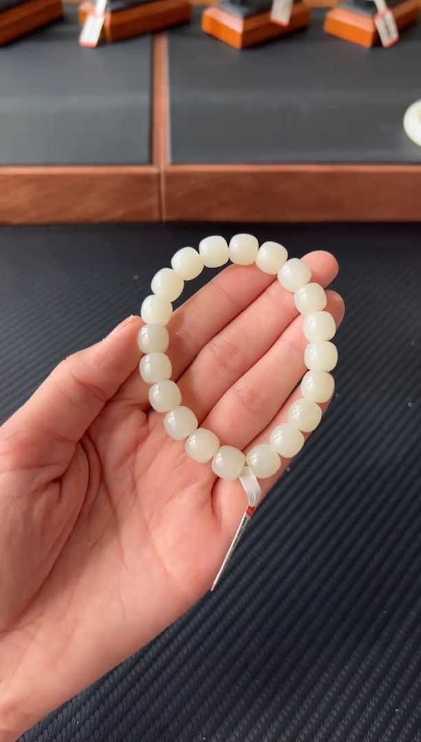 手串未镶嵌和田玉黑山微色差卡10老型珠