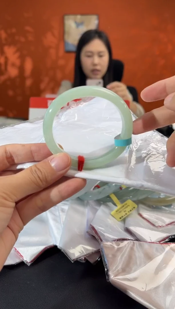 未镶嵌手镯翡翠50贵妃