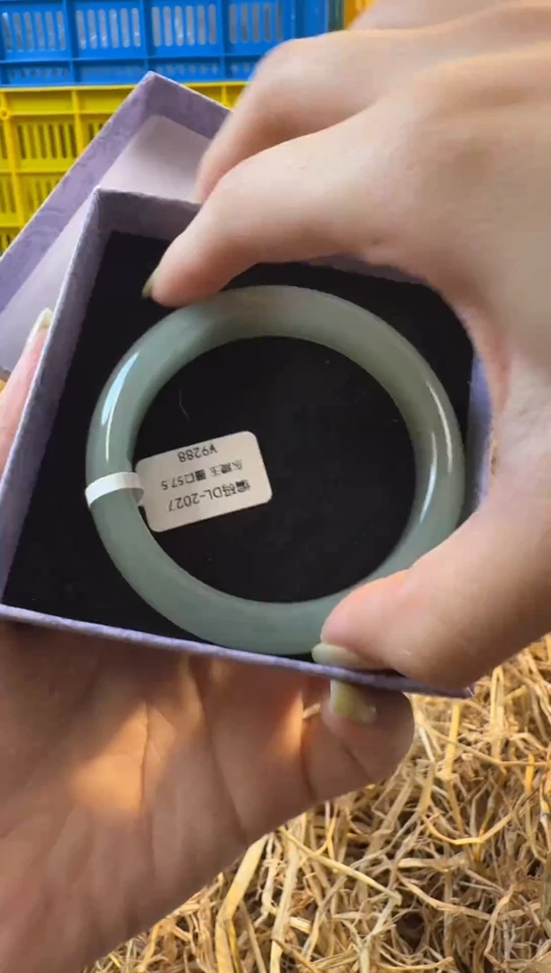 未镶嵌手镯石英质玉2027