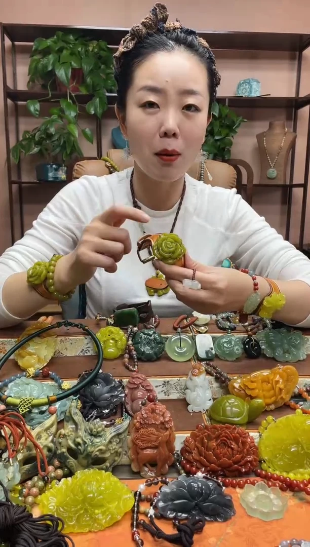 未镶嵌岫玉吊坠多样性发货发其中之一