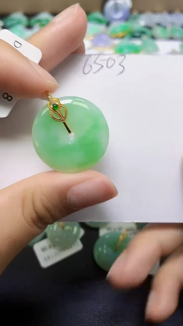 翡翠18K金镶嵌颈饰 天然缅甸翡翠A货