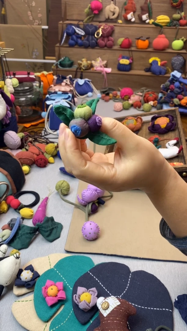 蓝莓胸针 配饰配件