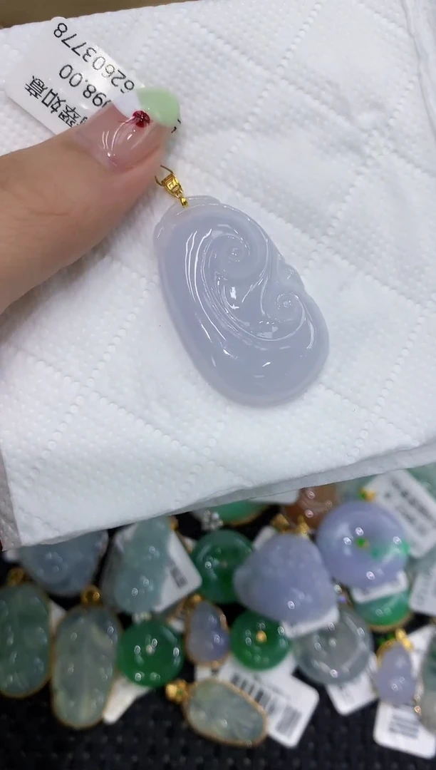 翡翠18K金镶嵌颈饰111111111111