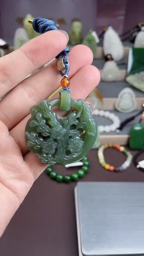 和田玉未镶嵌吊坠(不含链)99