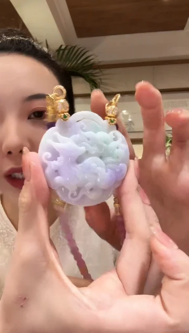 翡翠未镶嵌颈饰国风