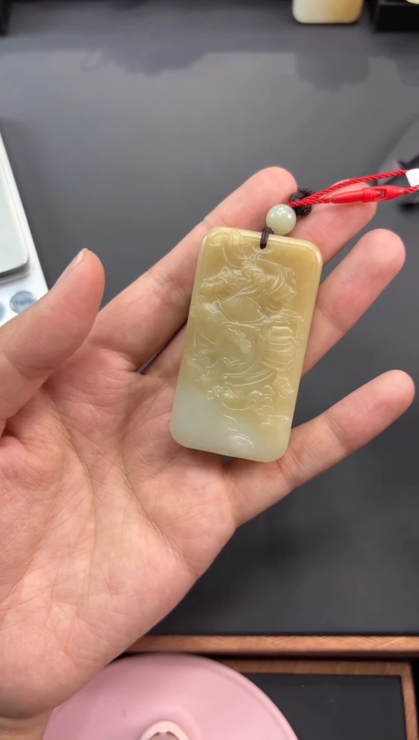 【闪购商品】和田玉吊坠(赠链)未镶嵌且末微色差迪克兰二细吊坠