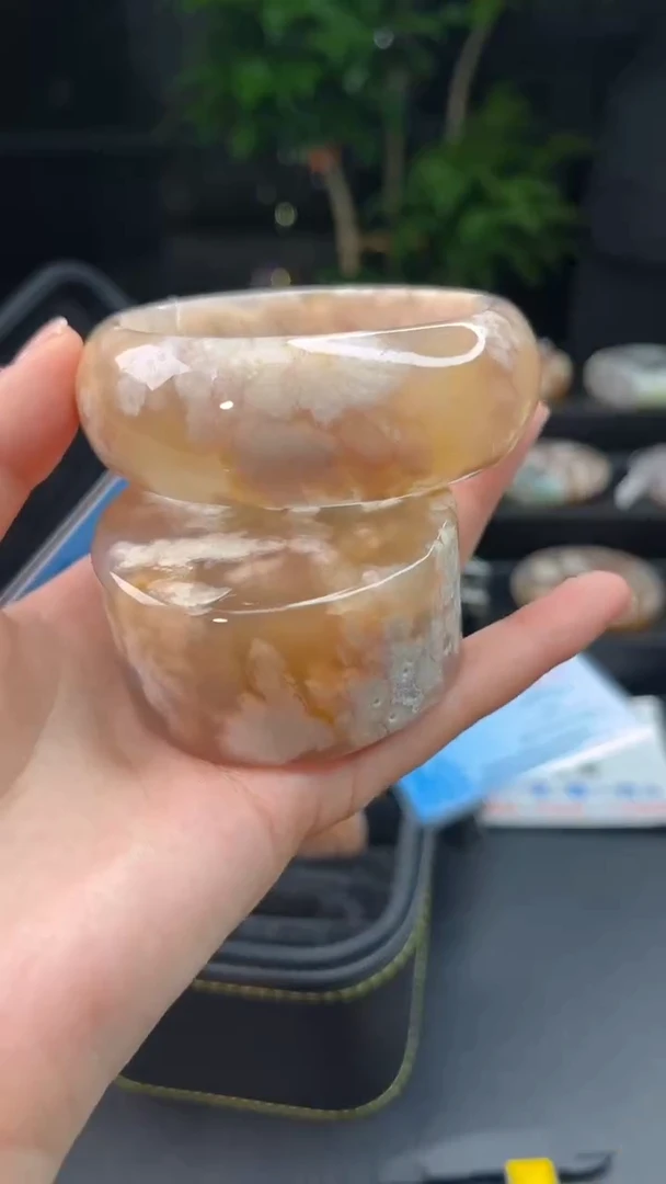 【闪购商品】石英质玉手镯未镶嵌赠送镯心（圈口60