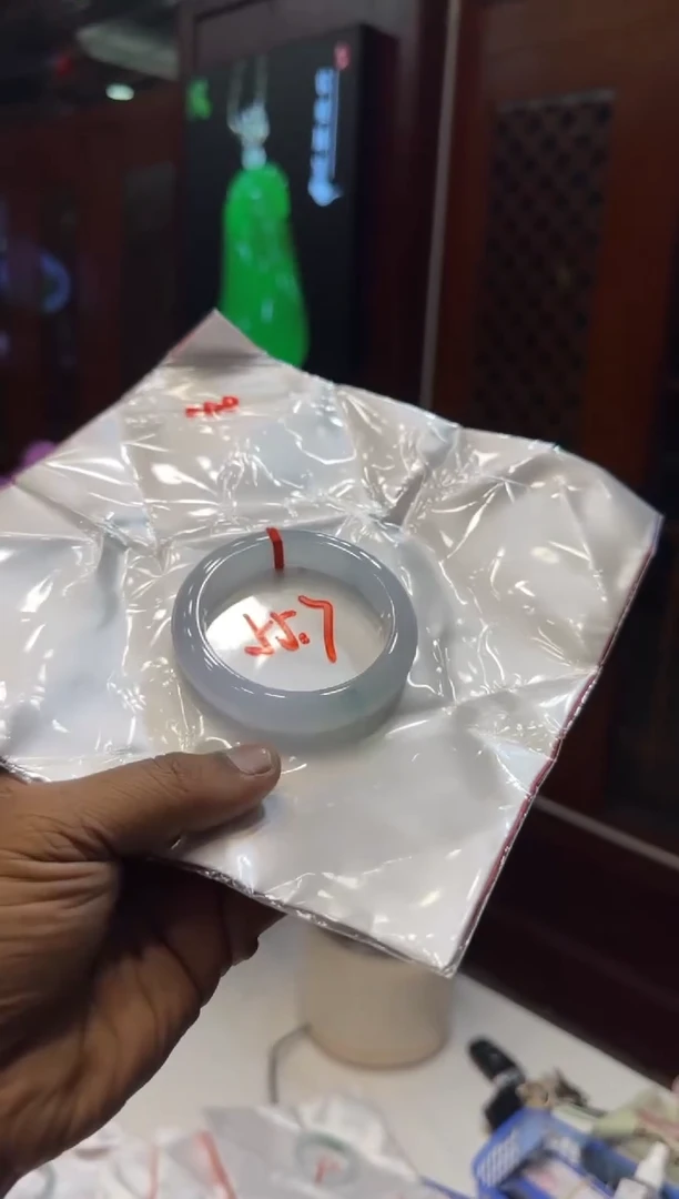 未镶嵌手镯翡翠手镯