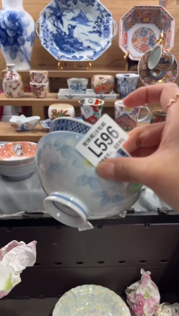 瓷片李****?     L596