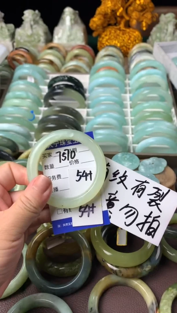 【闪购商品】蛇纹石玉手镯未镶嵌7570