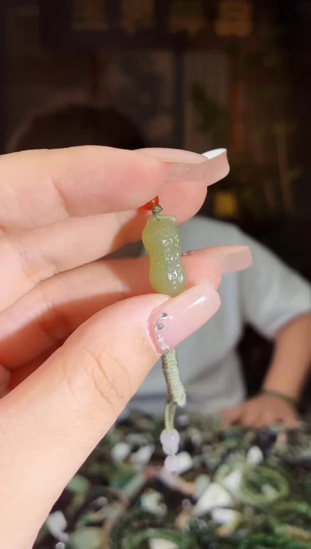 和田玉未镶嵌颈饰拍一发一