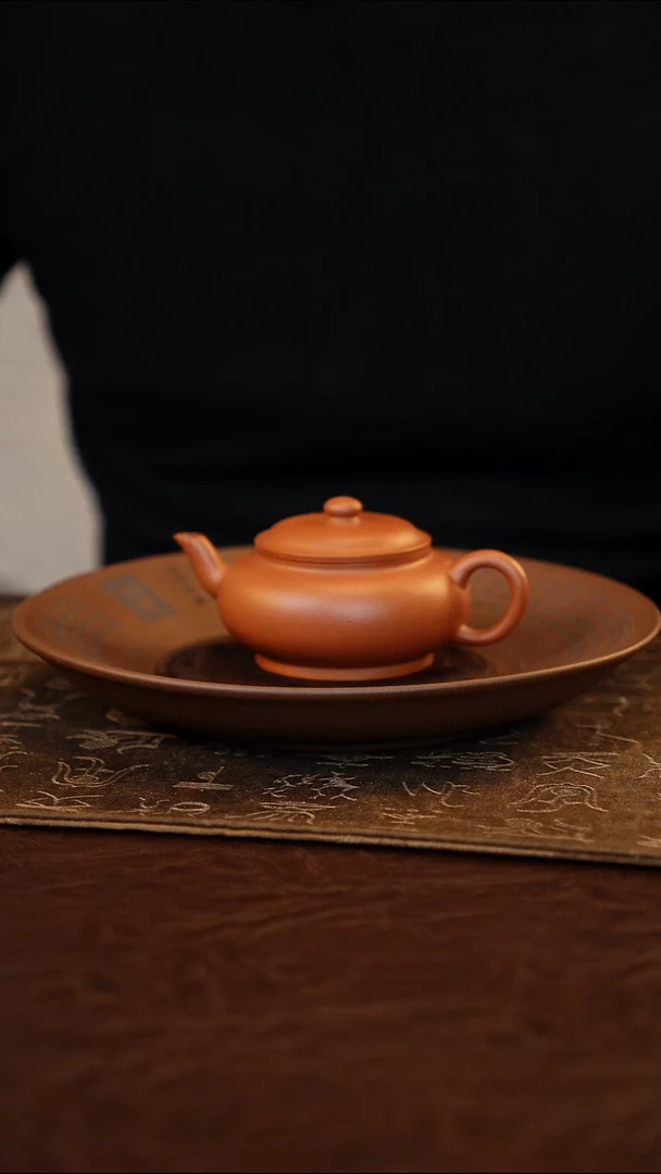 允卿宫灯募古朱泥作品