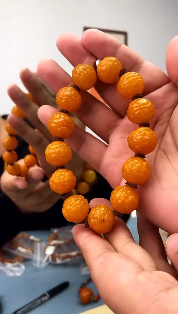 【闪购商品】蜜蜡珠宝奇石未镶嵌假一罚十，微瑕发一件