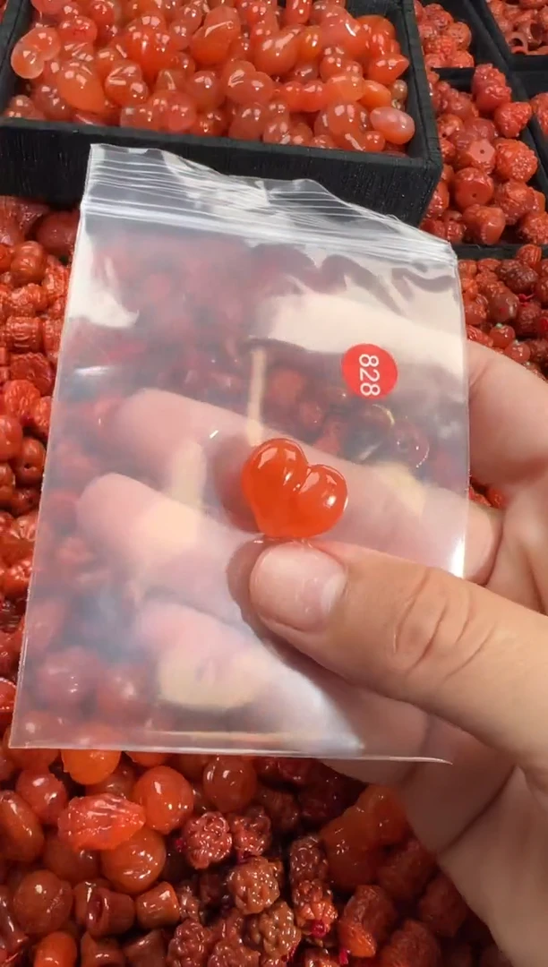 南红玛瑙未镶嵌颈饰1