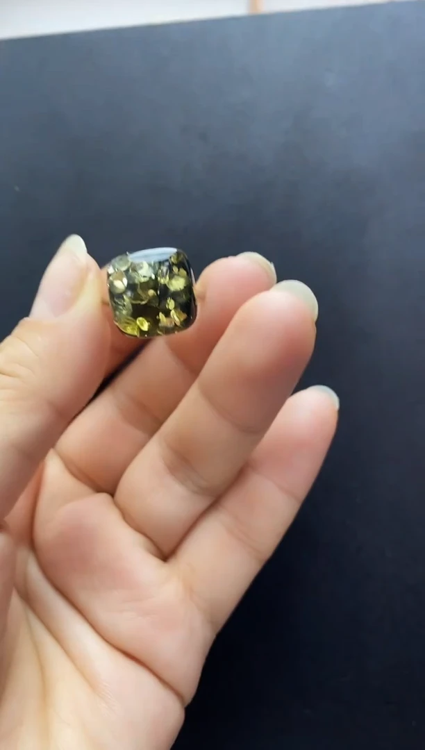 裸石琥珀未镶嵌戒指