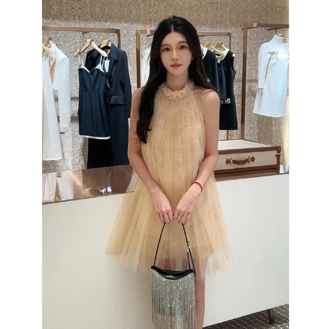 超仙甜美重工连衣裙2025夏新款精致立体花朵挂脖裙高级感无袖裙子