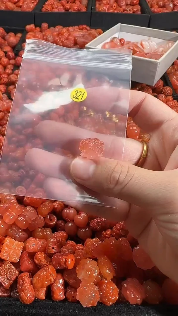 颈饰未镶嵌南红玛瑙1