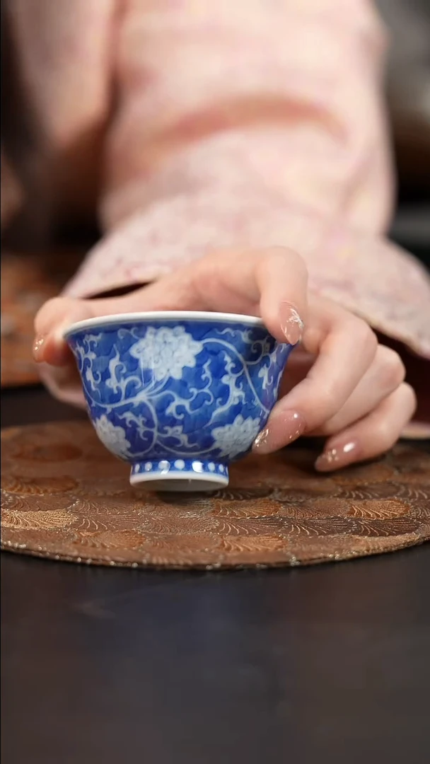 【闪购商品】杯看山柴窑青花缠枝