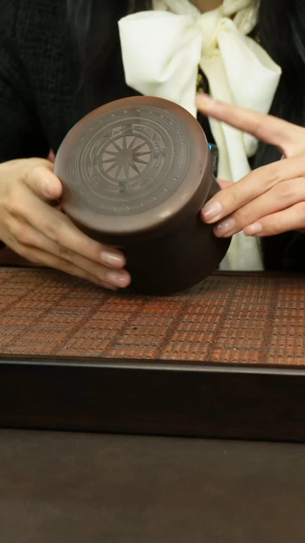 【闪购商品】坭兴陶纯手工带刻画二两茶叶罐