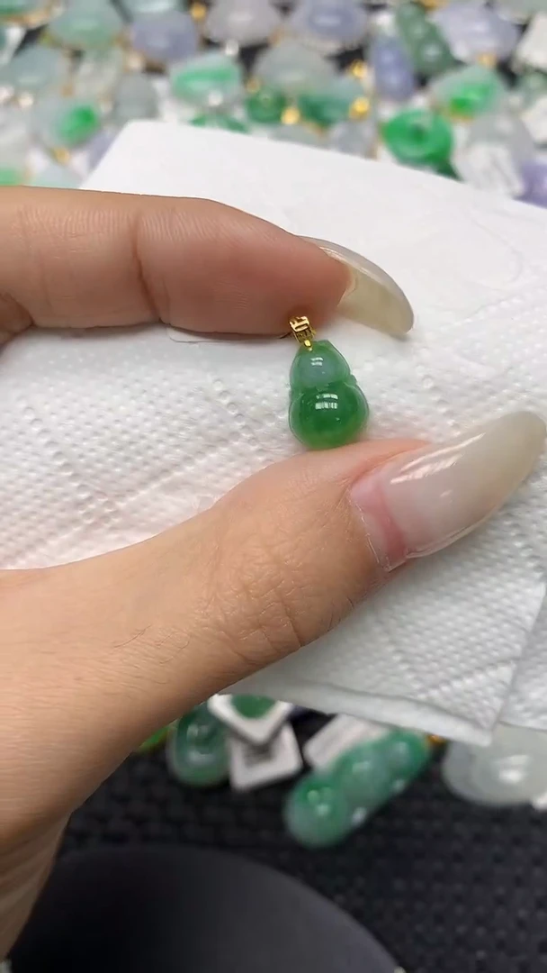 颈饰18K金镶嵌翡翠11111111111