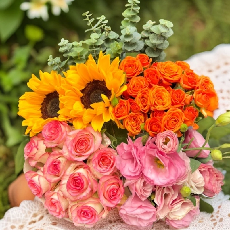 云南鲜花基地直发组和玫瑰向日葵洋桔梗多头玫瑰配草可水养